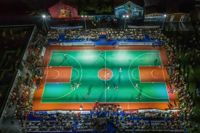 今年, 家住刘古良, 他对着全场 今年, 家住刘古良, 他对着全场