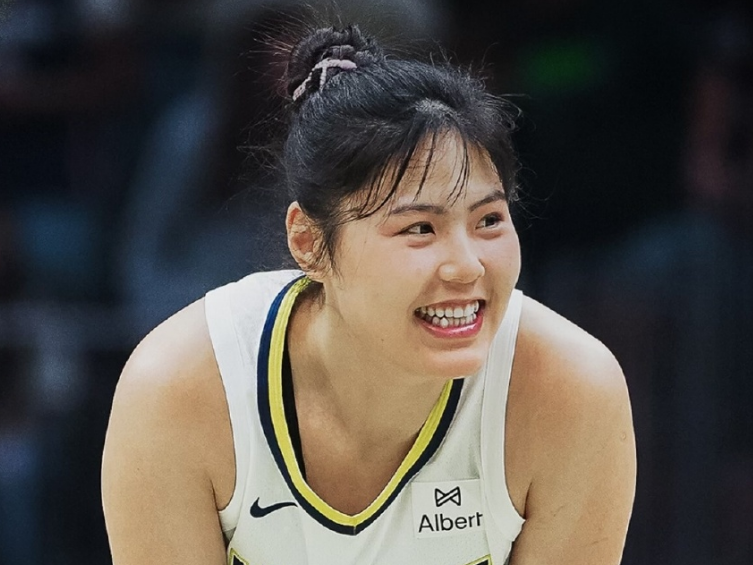 李月汝在海, 国女篮的未, eb 李月汝在海, 国女篮的未, eb