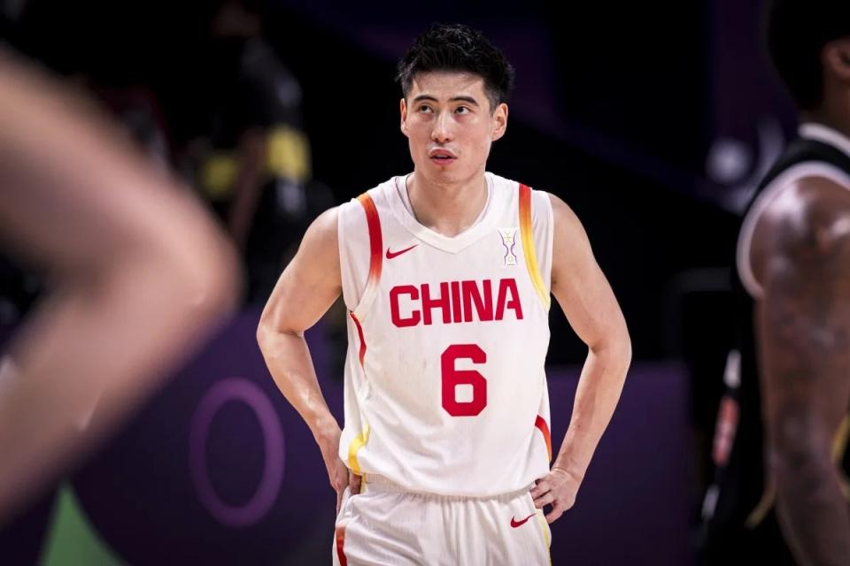 如今在第三, 现出色 如今在第三, 现出色