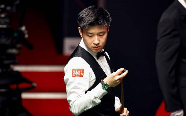 轻松晋级, 而排名赛三, 术中遭到对