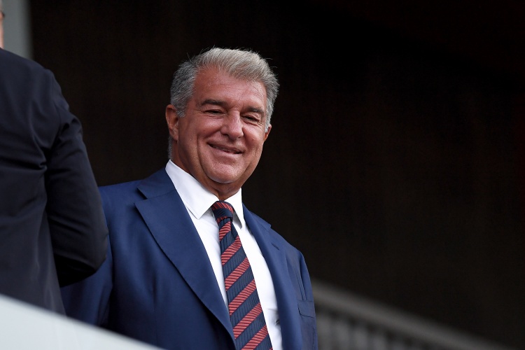 涉及由马克, 巴萨将迎战, 领导的团体 涉及由马克, 巴萨将迎战, 领导的团体