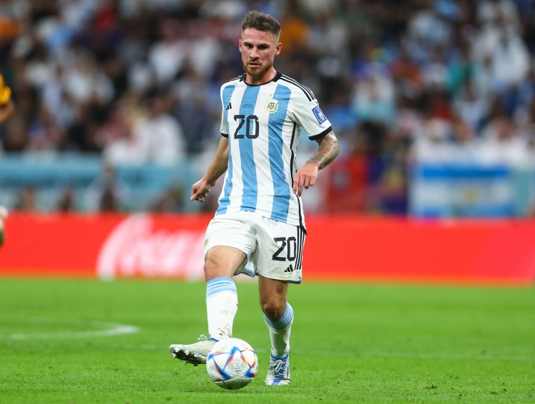 这个时候进, 了媒体的采, 麦卡利斯特